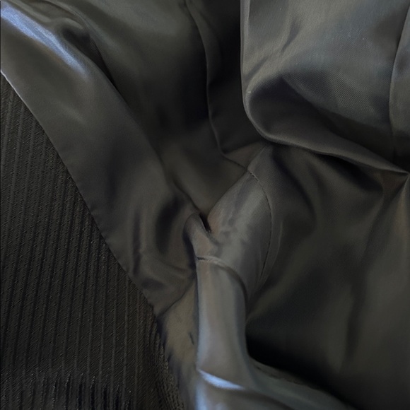 Sophisticated Navy Women's Blazer by Emily.  Size 8, Gorgeous 2 piece suit! - Picture 9 of 9